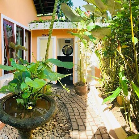 Giri'S Villa Jimbaran Ungasan  Exterior photo