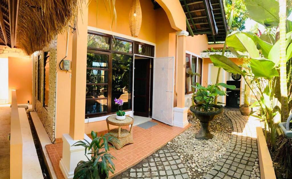 Giri'S Villa Jimbaran Ungasan  Exterior photo